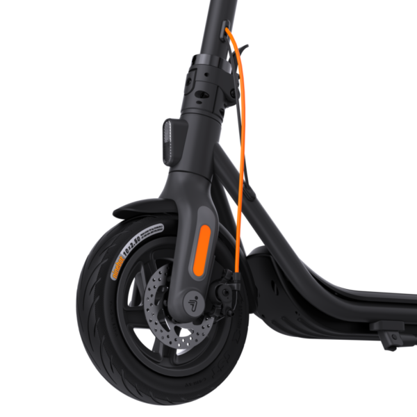 Segway Ninebot F2-Plus trottinette électrique vue roue avant avec frein à disque