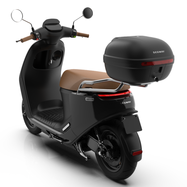 Le top case Segway pour scooter électrique vu de dos