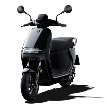 Présentation du scooter électrique Segway E300S en coloris noir